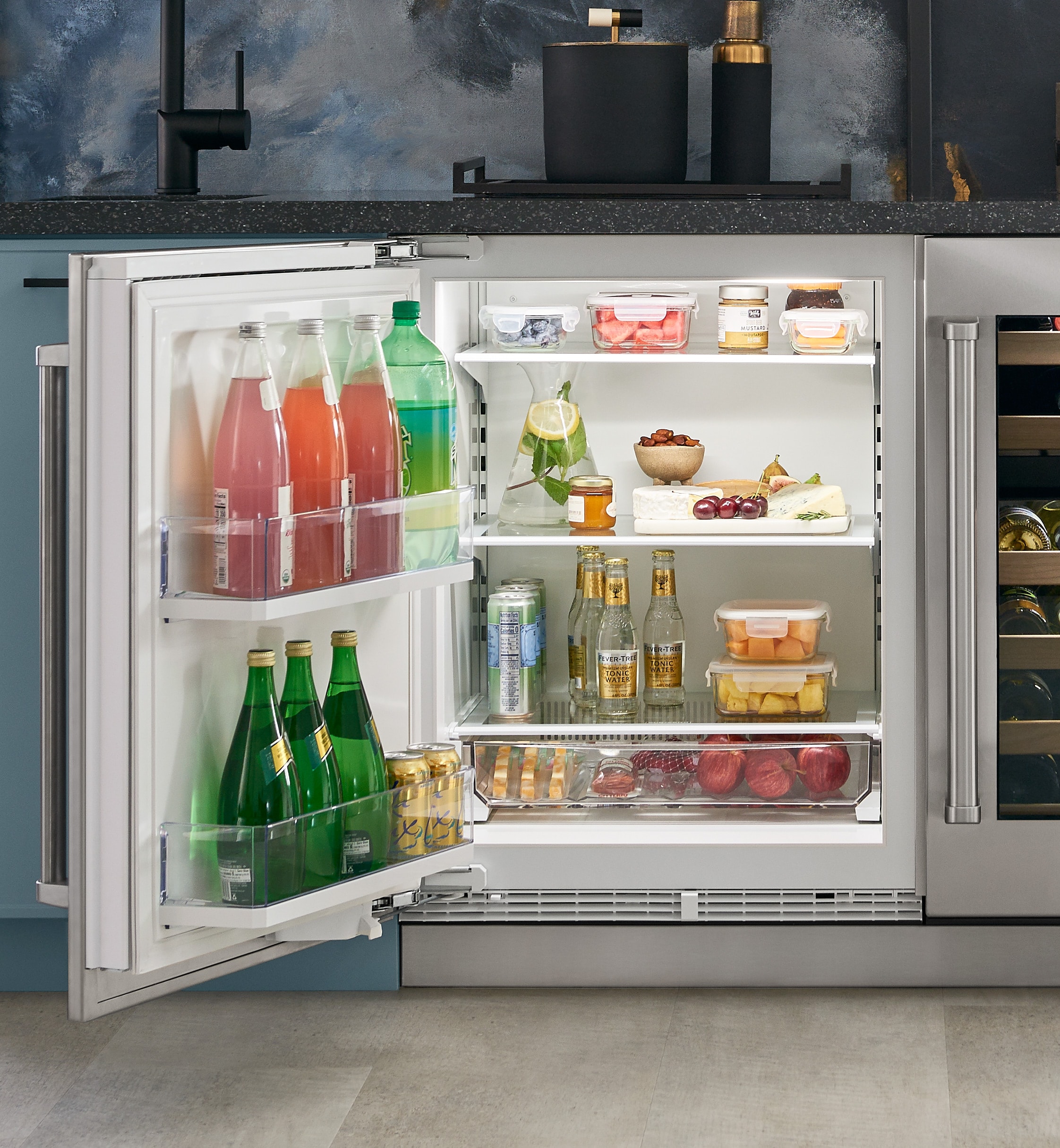 Designer Undercounter Sub Zero 24 Refrigerator DEU2450R   Med Tcs Sienna 7 