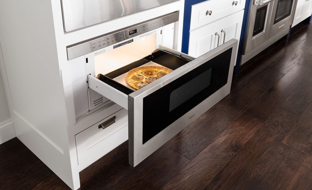 https://www.subzero-wolf.com/wolf/microwave-ovens/-/media/images/united-states/data/media-folder/image-rotator/wolf/built-in-ovens/md/md30pe_open_sl_luxe_transitional_medium_resolution.jpg?h=614&width=1006&udi=1&cropregion=95,310,5000,3305